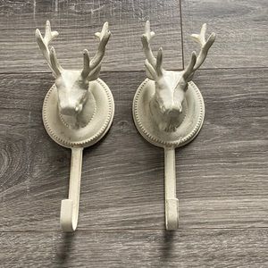 Decorative wall hangers set